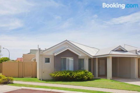 Beach Resort Chalet - Darwin Holiday 1