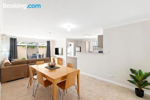 Beach Resort Chalet - Darwin Holiday 3