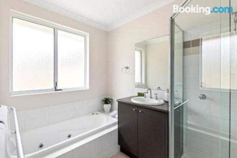 Beach Resort Chalet - Darwin Holiday 2