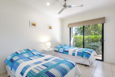 Unit 1 Rainbow Surf Modern Two Storey Townhouse With Large Shared Pool Close To Beach & Shop - Darwin Holiday 6