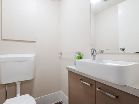 14 The Commodore 9 11 Donald Street Unit In The Heart Of Town With Views & WIFI - Darwin Holiday 4