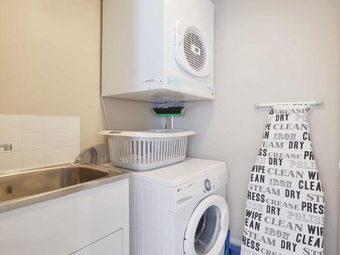 11 Bayview Apartment 42 Stockton Street Right In The CBD Of Nelson Bay With Water Views - Darwin Holiday 1