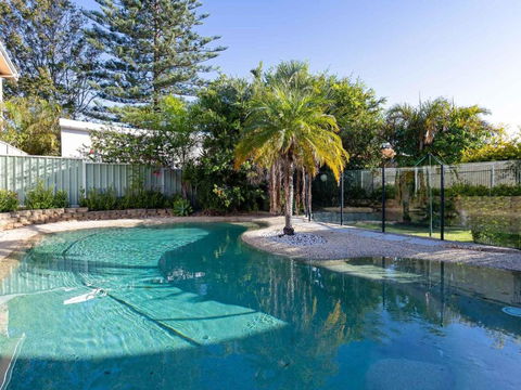 33 Gloucester St. Huge Holiday House In Nelson Bay With Pool & Stunning Water Views - Darwin Holiday 4