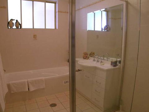 2 Magnus Pines 52 56 Magnus Street Stunning Unit With Aircon Water Views & Foxtel - Darwin Holiday 5