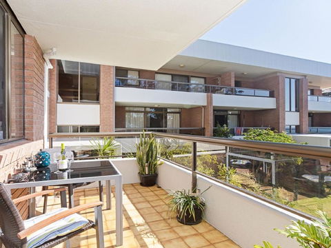 23 The Commodore 9 11 Donald Street Delightful Unit With Gorgeous Water Views - Darwin Holiday 1