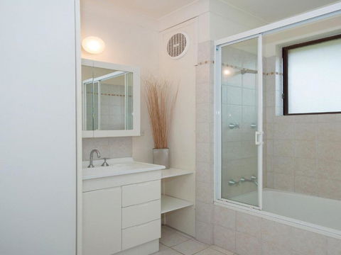 11 Promenade 8 Intrepid Close Air Conditioned Unit With Beautiful Water Views - Darwin Holiday 3