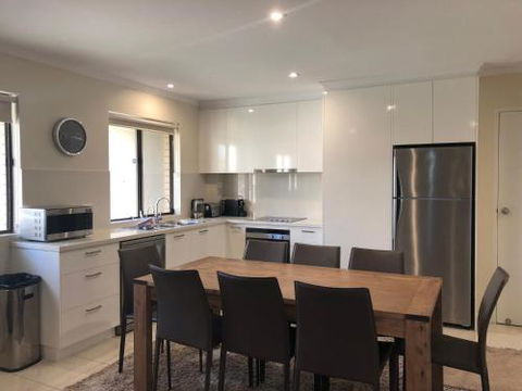 Kirwan 22 - Darwin Holiday 0