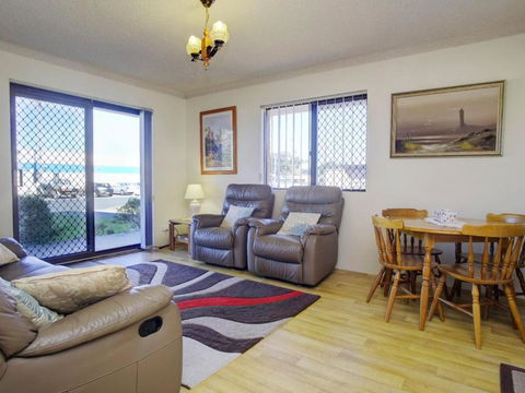 Seabreeze 6 Opposite Bowling Club - Darwin Holiday 3