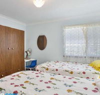 Evans Retreat 5 Sandy Point Road cottage across the road from Sandy Point Beach - Darwin Holiday