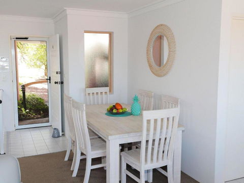 4 Frangipani 30 Leonard Avenue Spacious Townhouse - Darwin Holiday 4