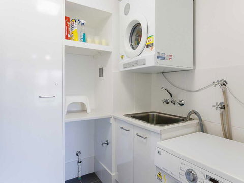 12 Florentine 11 Columbia Close â€“ WIFI Aircon Spectacular Views - Darwin Holiday 3