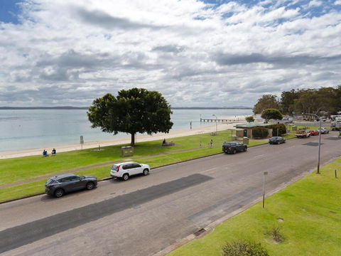 4 Collendina 19 Kurrawa Close Fantastic Water Views & Sea Breezes - Darwin Holiday 2