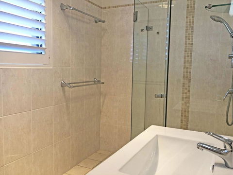 5 Intrepid 3 Intrepid Close Perfect Beachfront Location - Darwin Holiday 2