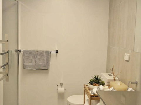 2 Westpoint 2 Thurlow Avenue Ground Floor Linen Supplied Views - Darwin Holiday 5