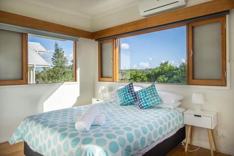 Byron Beausoleil Belongil Beach - Darwin Holiday 2