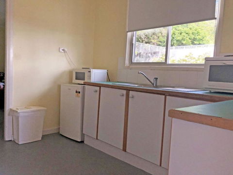 Stillwater 25 Victoria Parade Large Cottage Across From The Water Sleeping 13 - Darwin Holiday 5