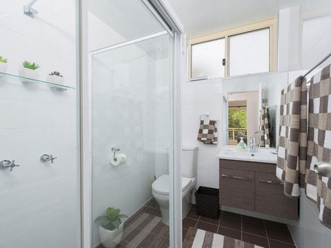 2 Shoal Court 7 Lillian Street Fabulous Location With Water Views - Darwin Holiday 1