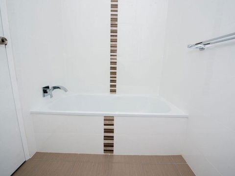 73 Bay Parklands 2 Gowrie Avenue Solar Heated Pool Spa Tennis Court & Views - Darwin Holiday 3
