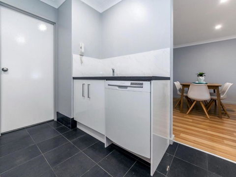 33 Bay Parklands 2 Gowrie Avenue Air Conditioning Foxtel Pool Tennis Court Spa - Darwin Holiday 4