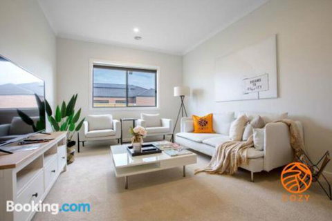 109Cozy Cranbourne Family House5Bed2Bath2Parking - Darwin Holiday 1