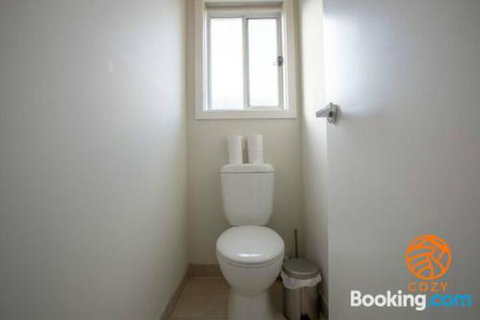 109Cozy Cranbourne Family House5Bed2Bath2Parking - Darwin Holiday 2