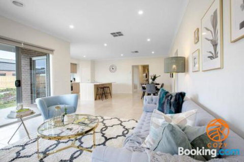 109Cozy Cranbourne Family House5Bed2Bath2Parking - Darwin Holiday 6