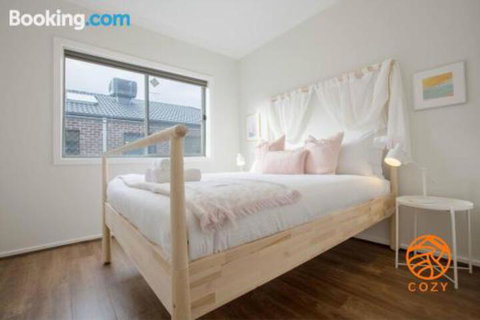 109Cozy Cranbourne Family House5Bed2Bath2Parking - Darwin Holiday 0