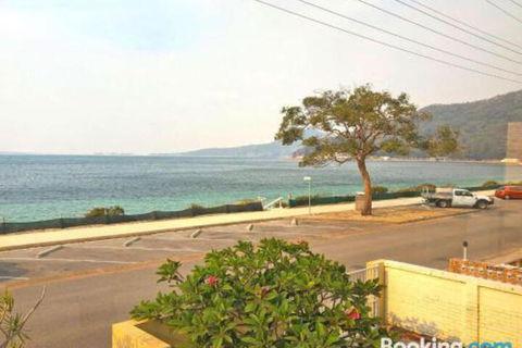 Mooring Two Upstairs 23 Shoal Bay Rd Stunning Views WIFI Air Conditioning & Boat Parking - Darwin Holiday 2