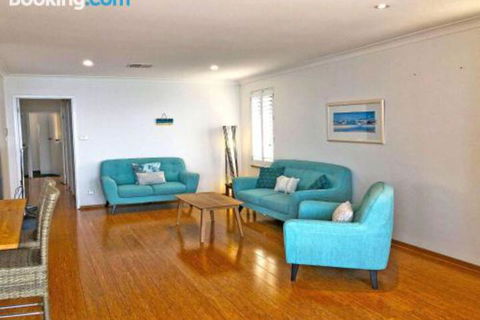 Mooring Two Upstairs 23 Shoal Bay Rd Stunning Views WIFI Air Conditioning & Boat Parking - Darwin Holiday 5