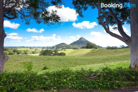 Sunrise At Sanquar Noosa Hinterland - Darwin Holiday 3