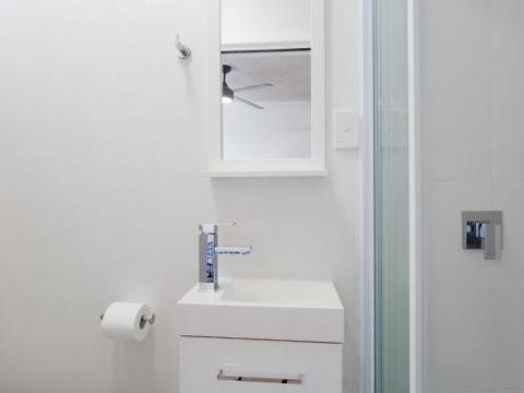 2 The Helm 22 Voyager Cl Stunning Waterfront Unit With Air Conditioning - Darwin Holiday 4