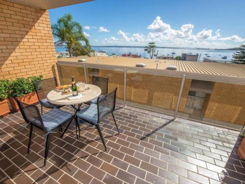 7 The Crest 6 8 Tomaree St. Stunning Unit With Spectacular Water Views. - Darwin Holiday 0
