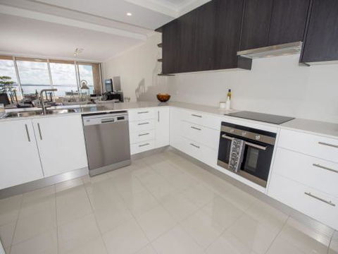 7 The Crest 6 8 Tomaree St. Stunning Unit With Spectacular Water Views. - Darwin Holiday 1
