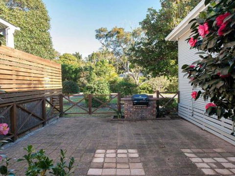 The Croft 11 Boulder Bay Rd Cosy Beach House With Aircon & Only 270m To The Beach - Darwin Holiday 2