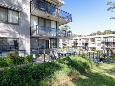 1 The Poplars 34 Magnus St. Panoramic Water Views Pool Aircon & WIFI - Darwin Holiday 3