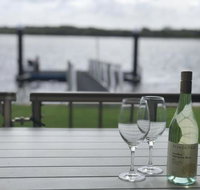 Quiet River Front Escape Walk to Ocean Street  Shops - Darwin Holiday