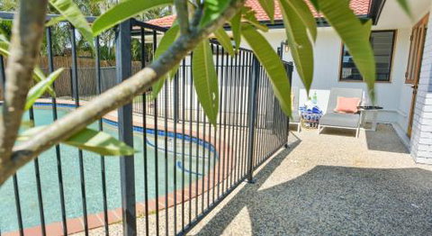 Quiet Pet Friendly Home 3 Houses To Beach Entry With Private Pool Walk To Shops - Darwin Holiday 6
