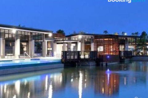 Tranquil Noosa Heads Luxury Home With Private Pool Gym Tennis & Golf - Darwin Holiday 1