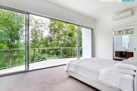 Tranquil Noosa Heads Luxury Home With Private Pool Gym Tennis & Golf - Darwin Holiday 0