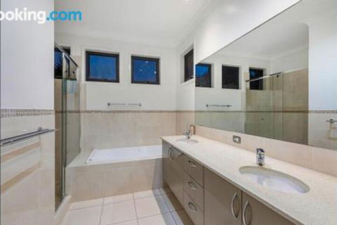 Narrabeen Beach House - Darwin Holiday 6