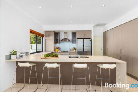 Narrabeen Beach House - Darwin Holiday 2