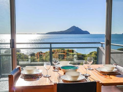 12 Ocean Shores 27 Weatherly Cl Waterfront Unit With Sensational Water Views WIFI & Air Conditioning - Darwin Holiday 0