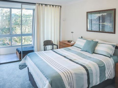 12 Ocean Shores 27 Weatherly Cl Waterfront Unit With Sensational Water Views WIFI & Air Conditioning - Darwin Holiday 6