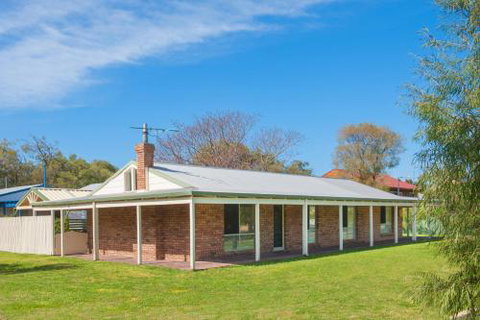 Anchors Away - Darwin Holiday 0