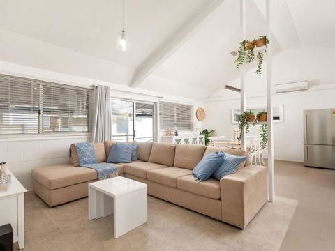 Little Kingsley Beach House 59A Kingsley Drive - Darwin Holiday 0