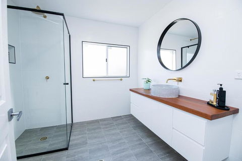 The Byng House Grand & Central Entertain 12 - Darwin Holiday 1