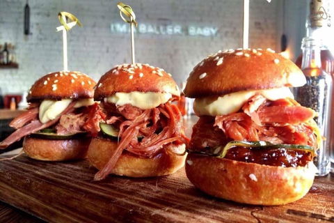 A Comfy & Central 2BR Apt Near Flinders Station - Darwin Holiday 3