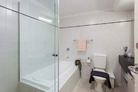 A Comfy 2BR Home Top Location FREE Parking - Darwin Holiday 5