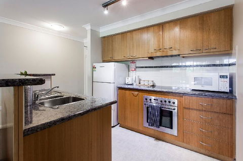 A Comfy 2BR Home Top Location FREE Parking - Darwin Holiday 6