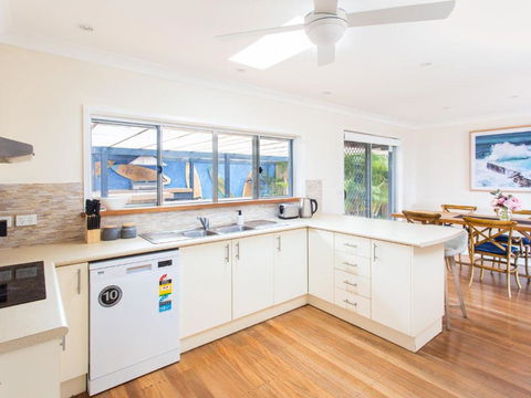Easy Living At 14 Daphne Street - Darwin Holiday 1